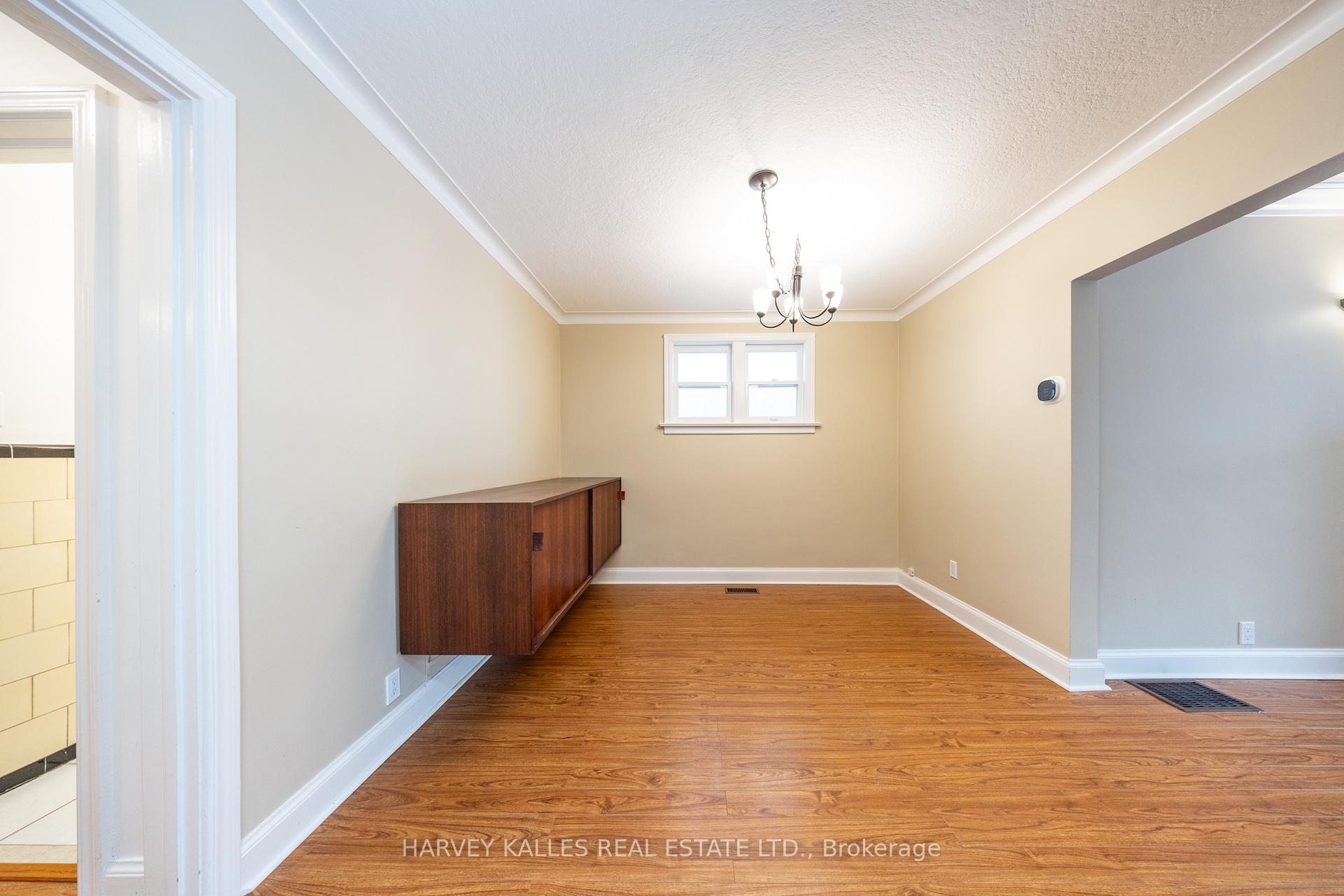 222 Joicey Boulevard Main, Toronto Unit: Main