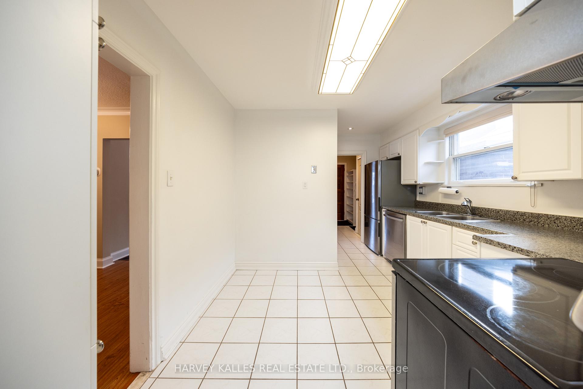 222 Joicey Boulevard Main, Toronto Unit: Main