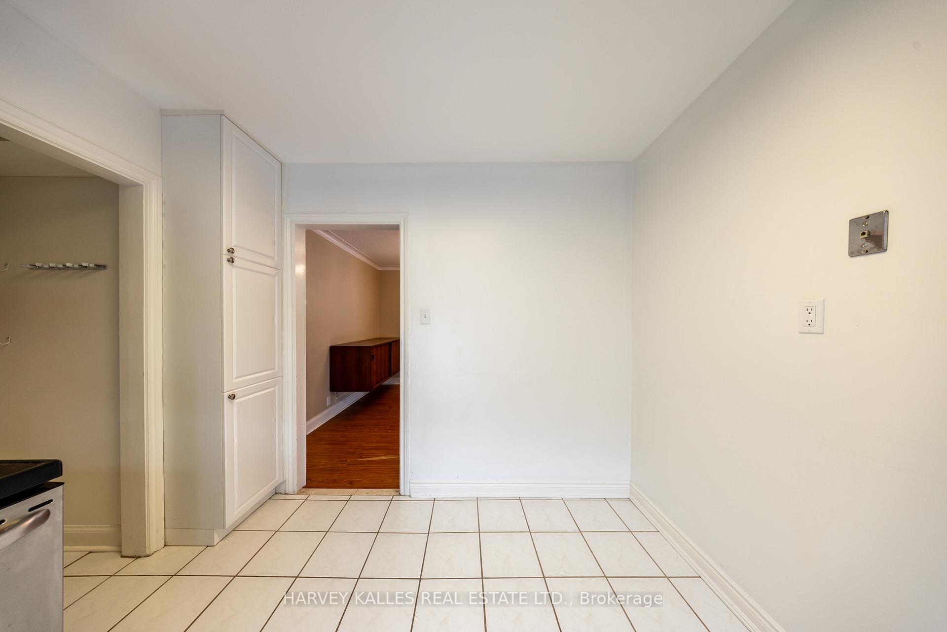 222 Joicey Boulevard Main, Toronto Unit: Main