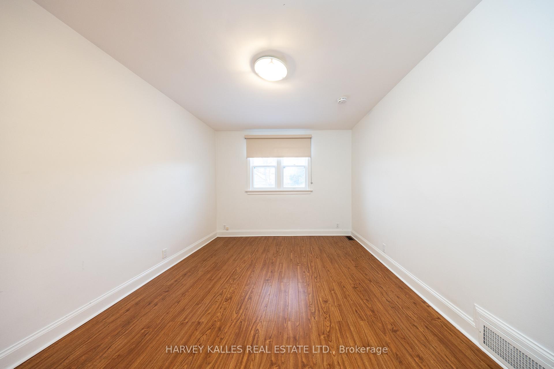 222 Joicey Boulevard Main, Toronto Unit: Main