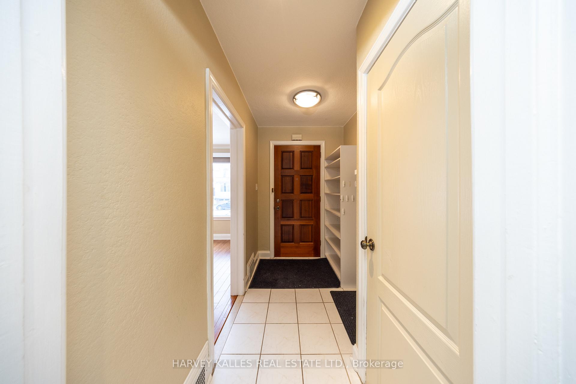 222 Joicey Boulevard Main, Toronto Unit: Main