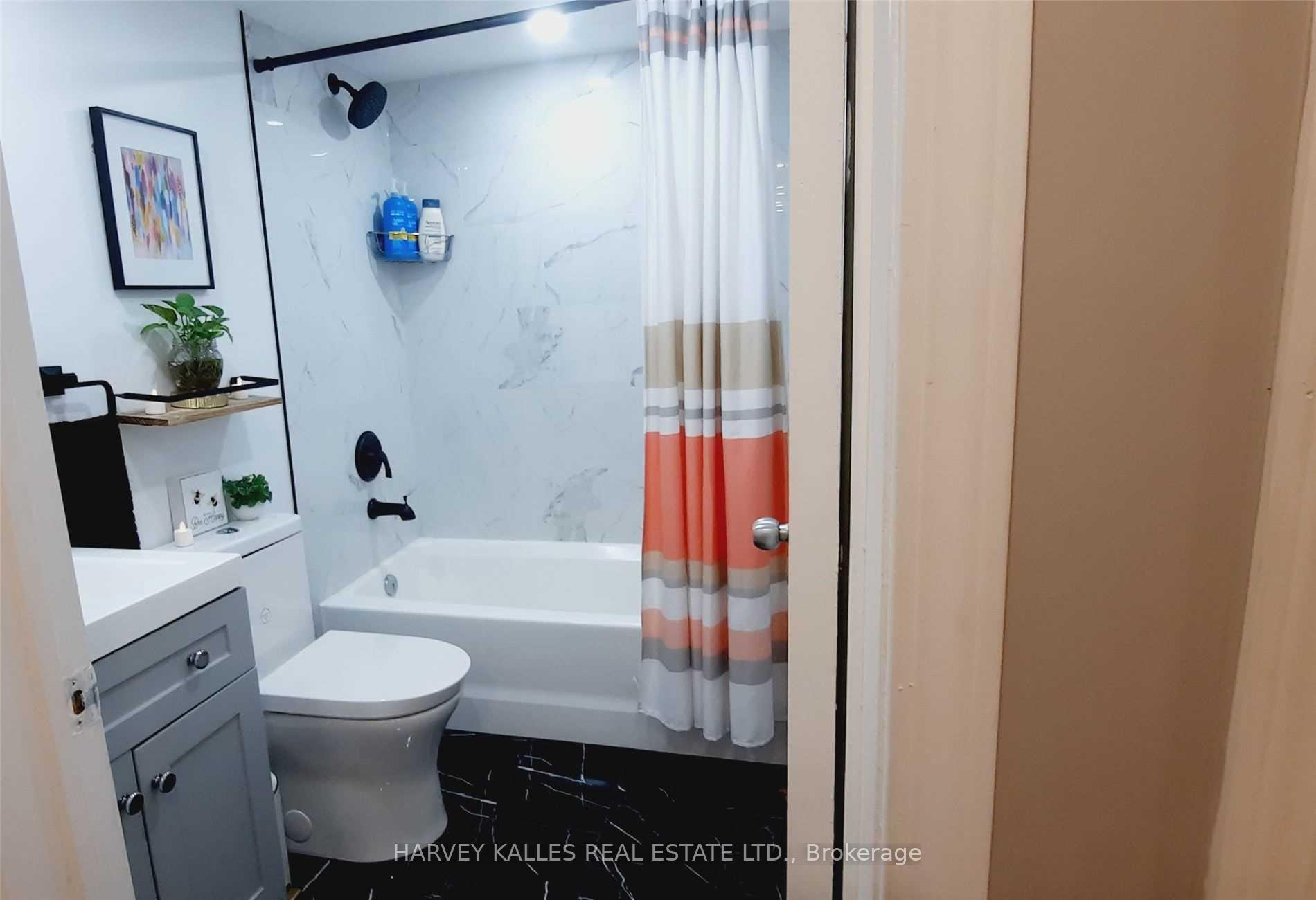 28 Douro Street 220, Toronto Unit: 220