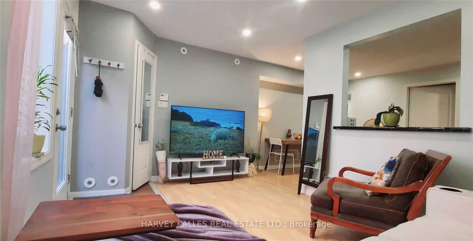 28 Douro Street 220, Toronto Unit: 220
