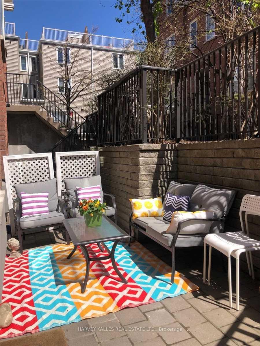 28 Douro Street 220, Toronto Unit: 220