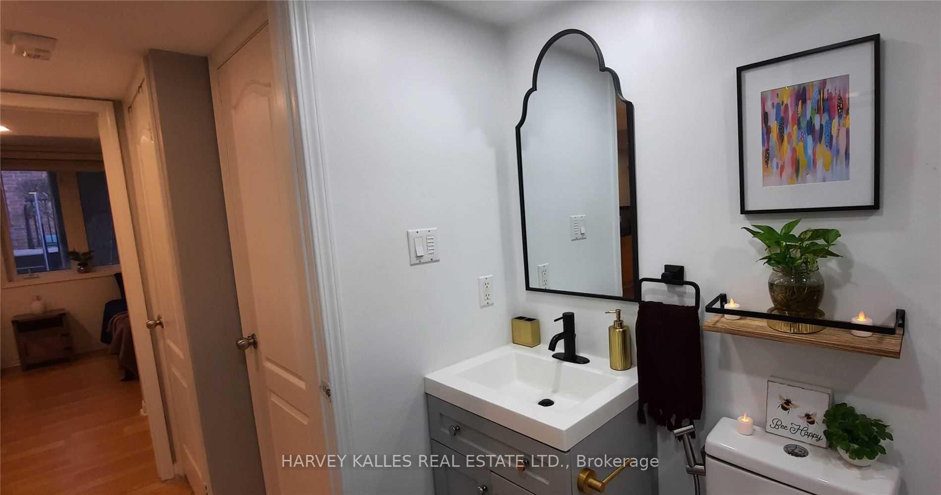 28 Douro Street 220, Toronto Unit: 220