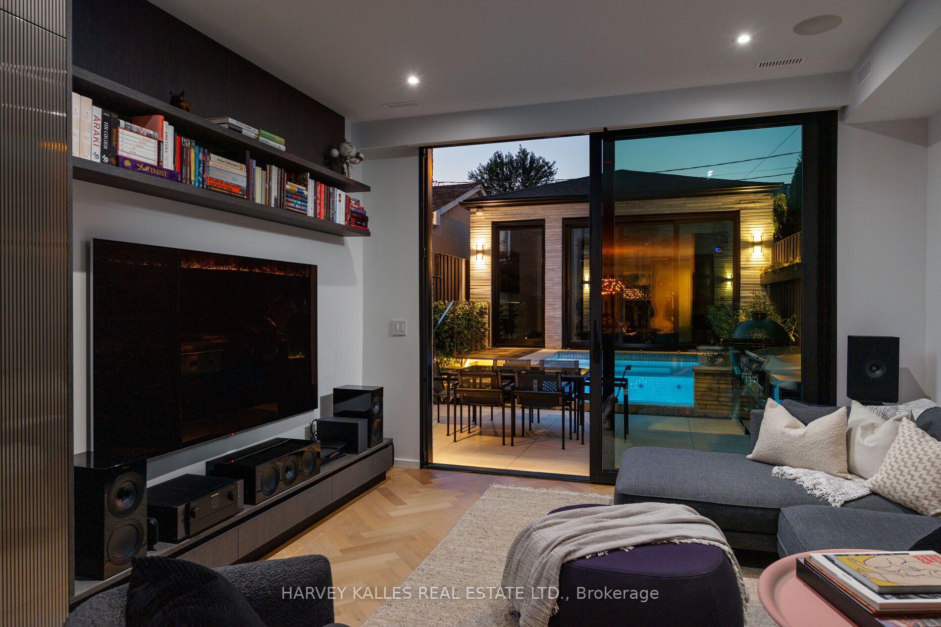 22 Foxley Street, Toronto