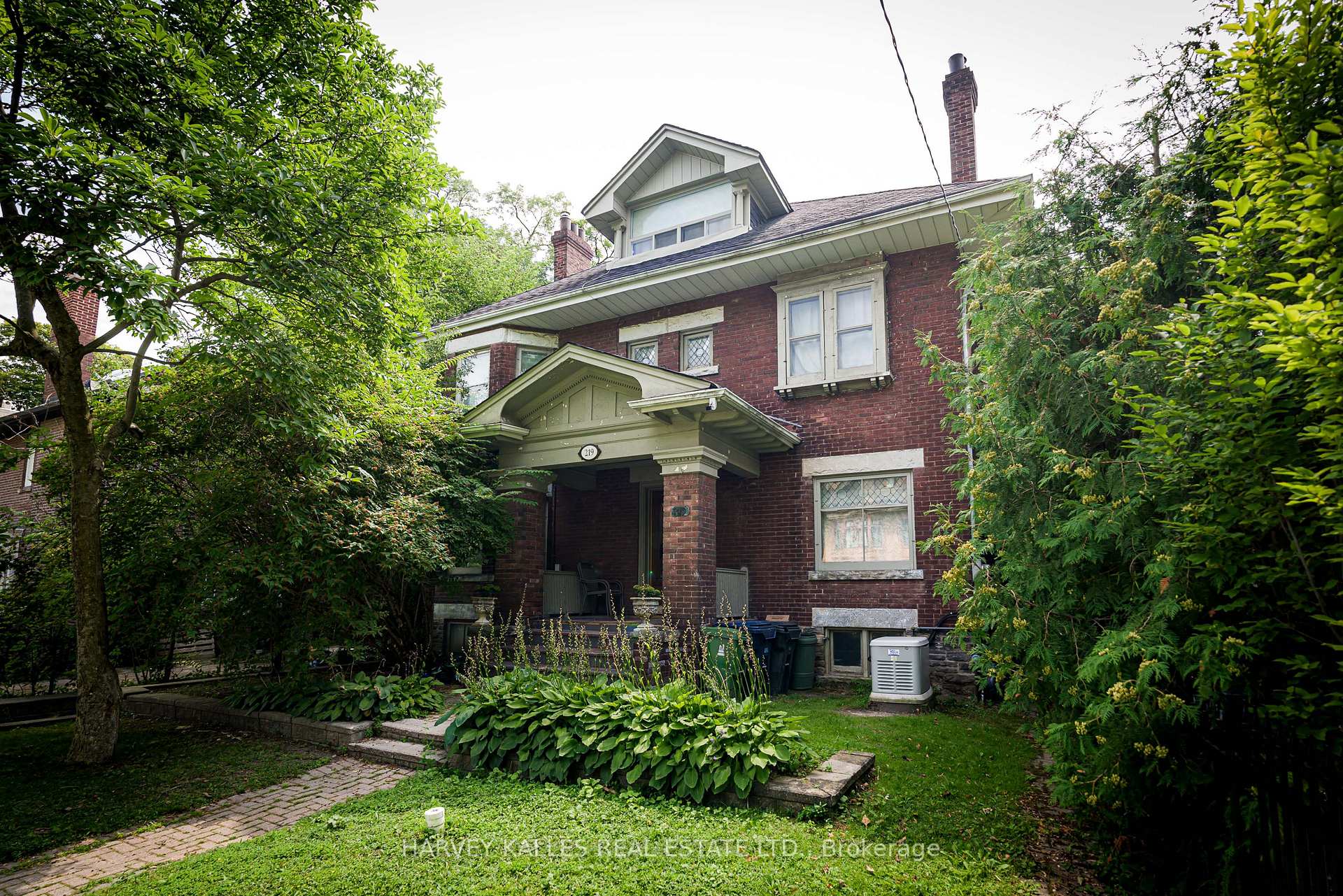 219 Balmoral Avenue, Toronto