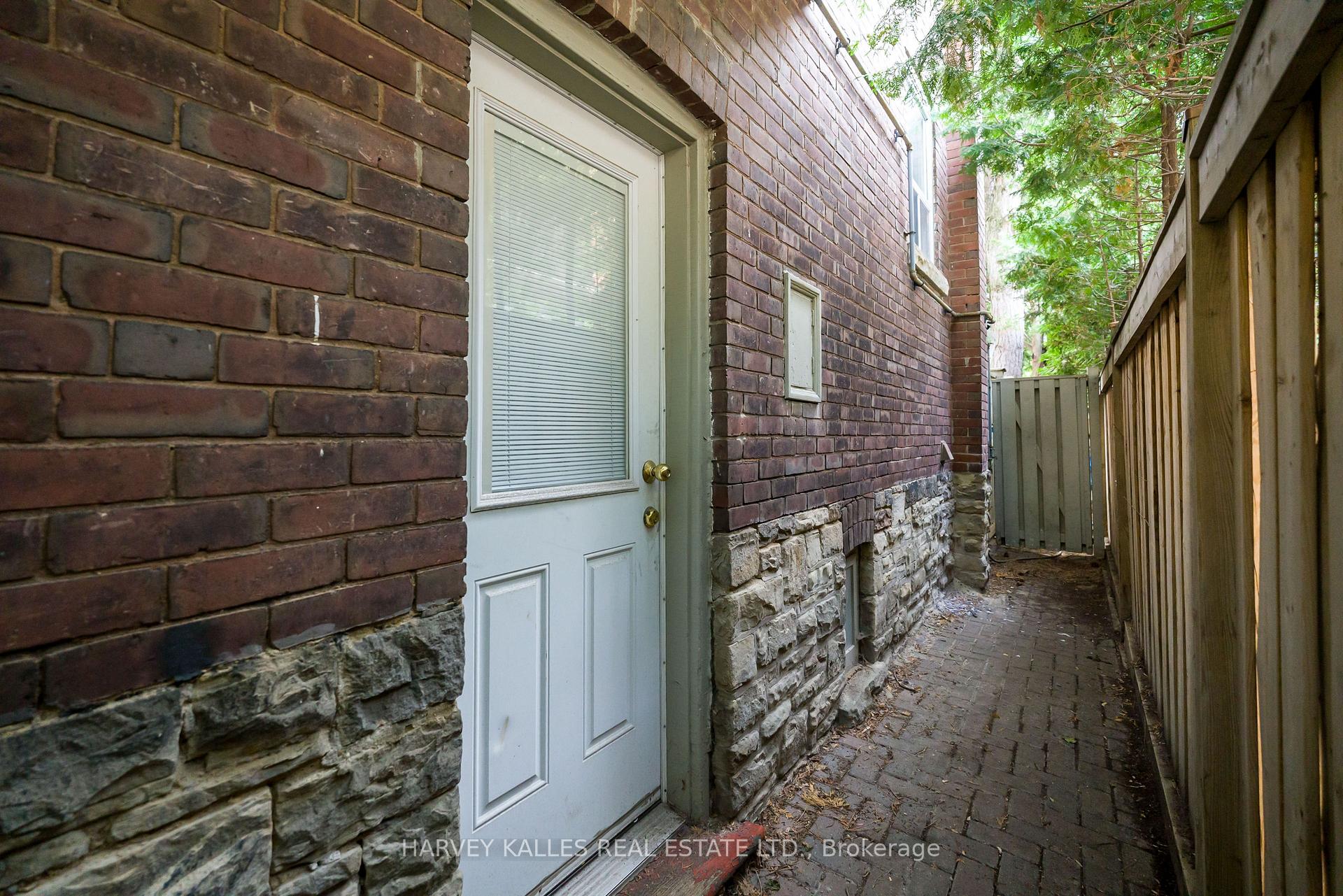 219 Balmoral Avenue, Toronto