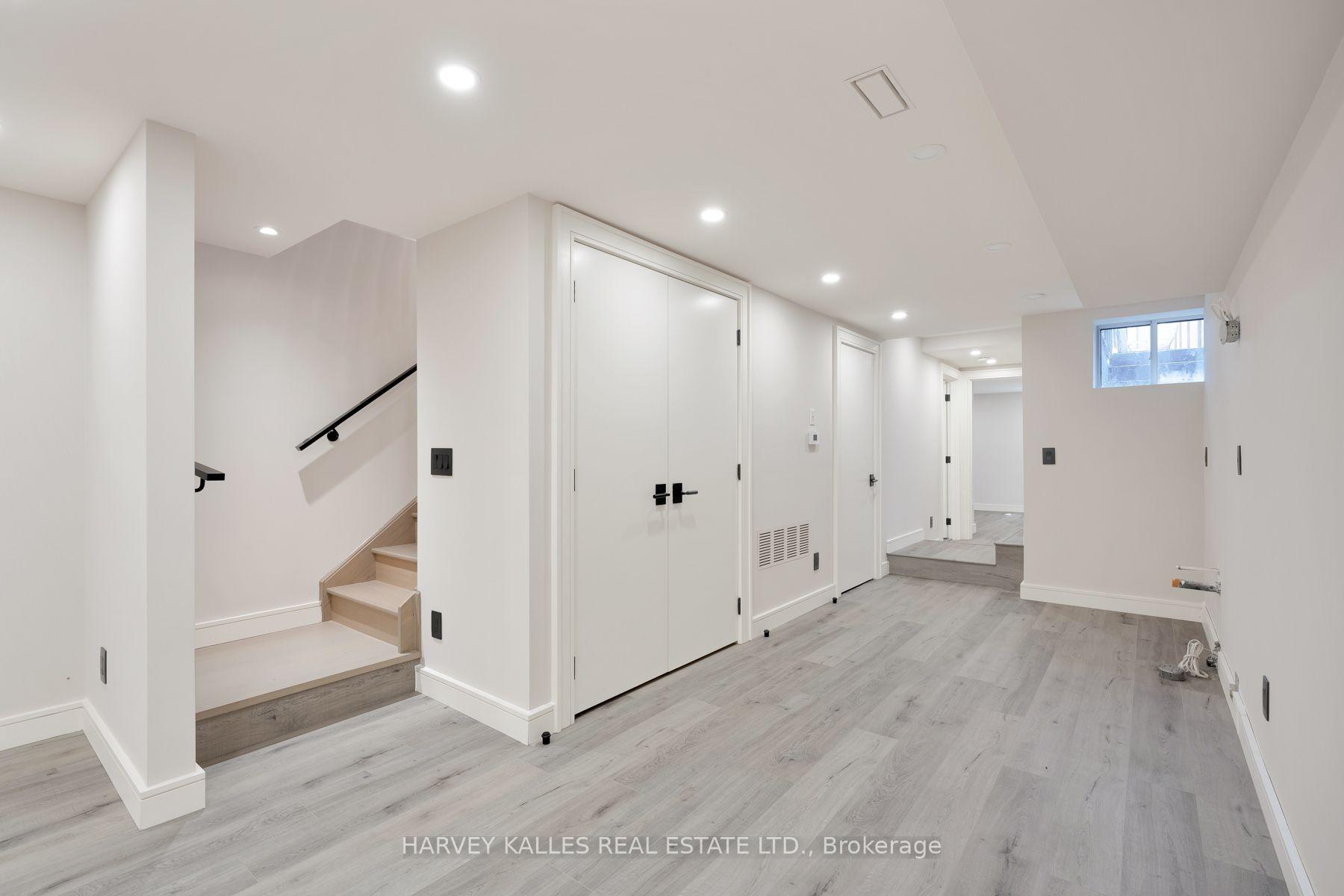 71 Robert Street, Toronto