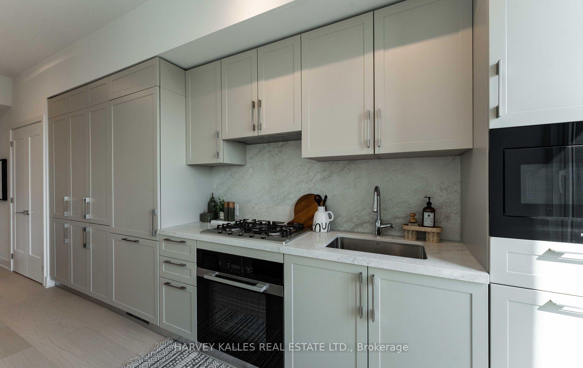 8 Manor Road W LPH2, Toronto Unit: LPH2