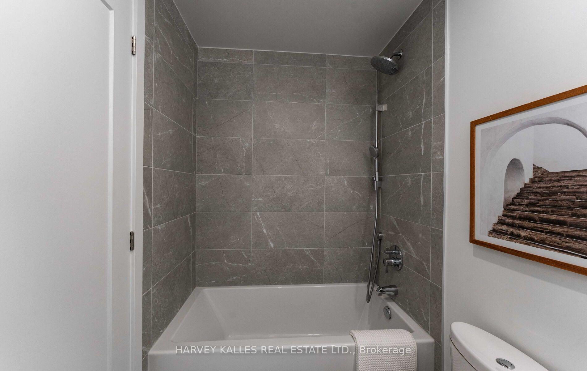 8 Manor Road W LPH2, Toronto Unit: LPH2