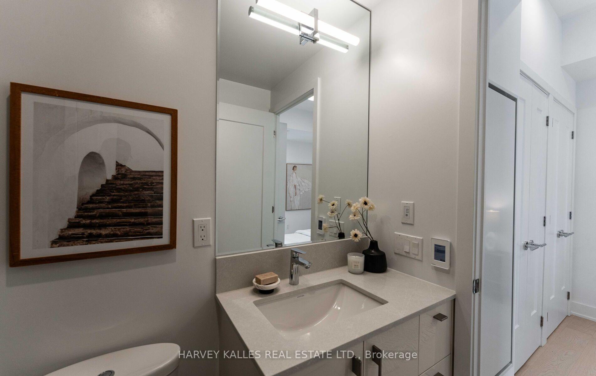 8 Manor Road W LPH2, Toronto Unit: LPH2