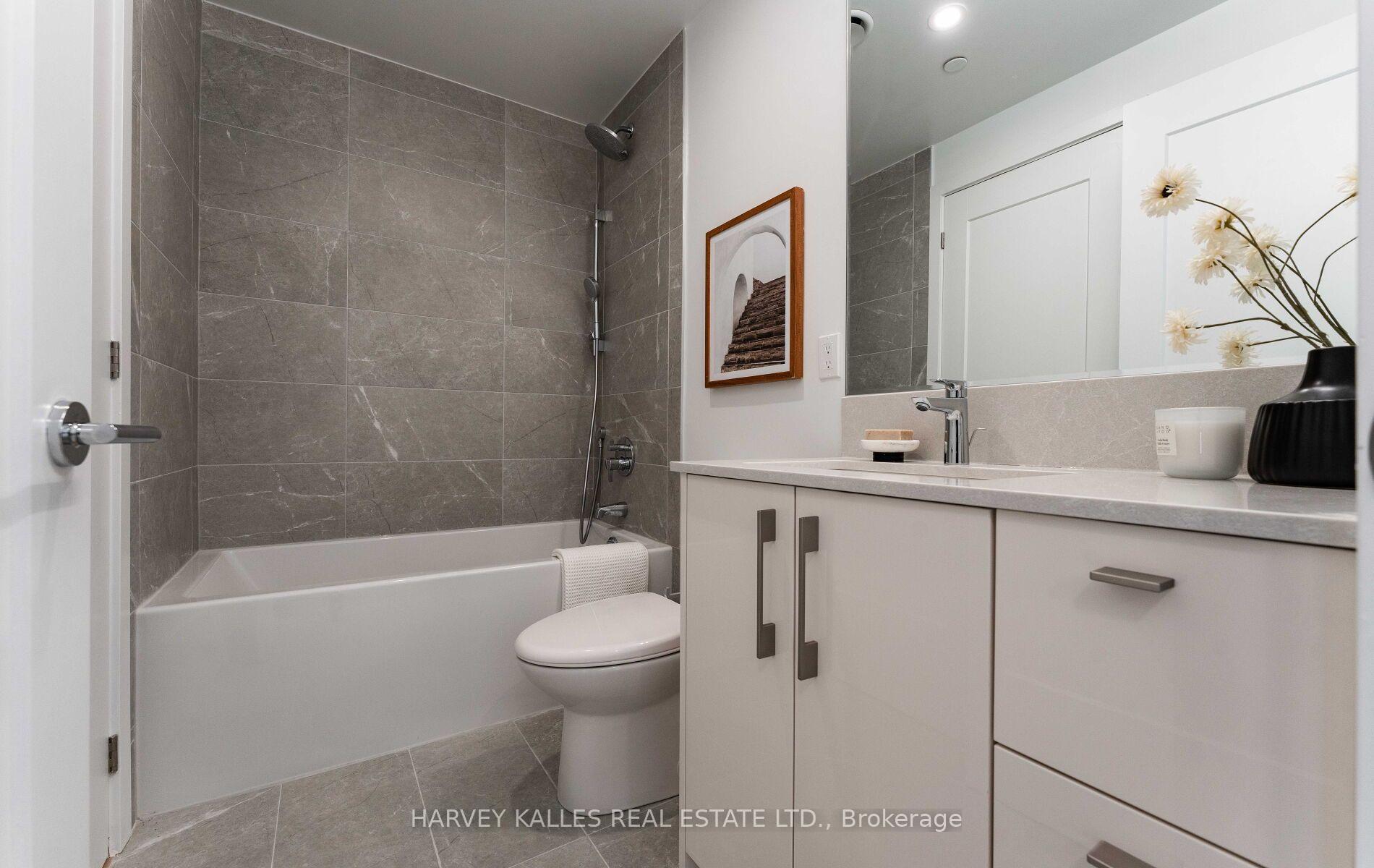 8 Manor Road W LPH2, Toronto Unit: LPH2
