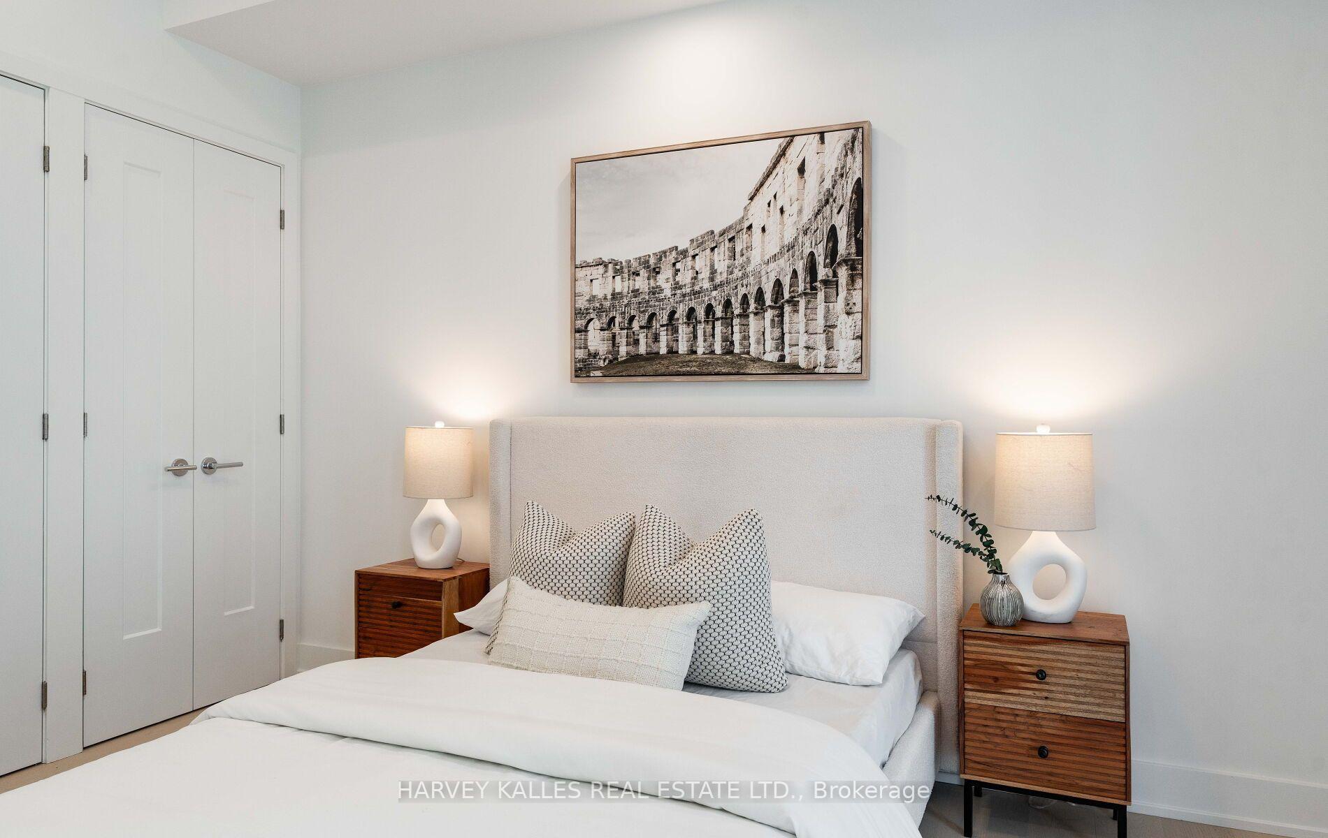 8 Manor Road W LPH2, Toronto Unit: LPH2