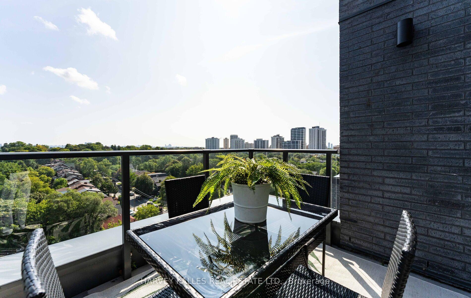8 Manor Road W LPH2, Toronto Unit: LPH2
