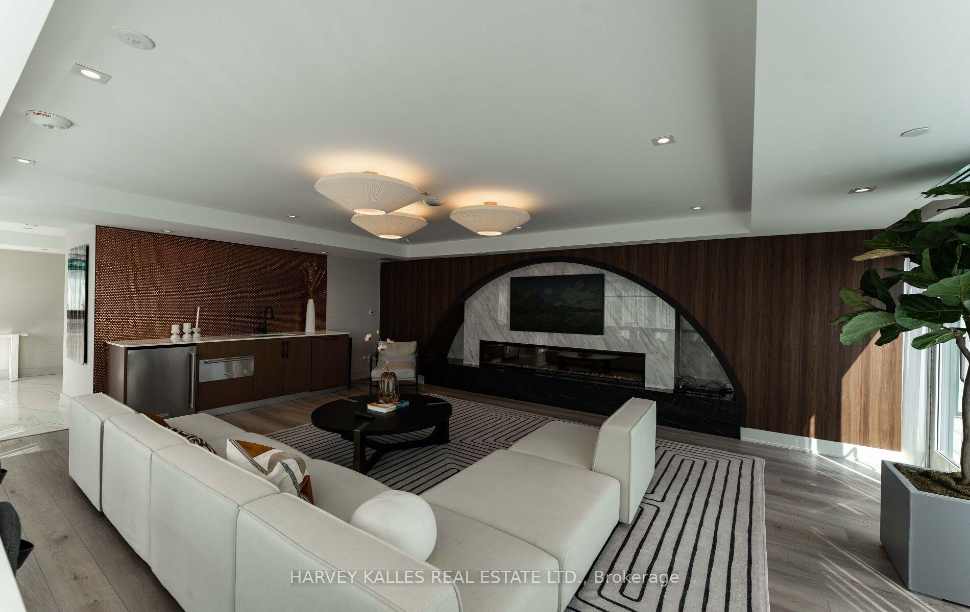 8 Manor Road W LPH2, Toronto Unit: LPH2