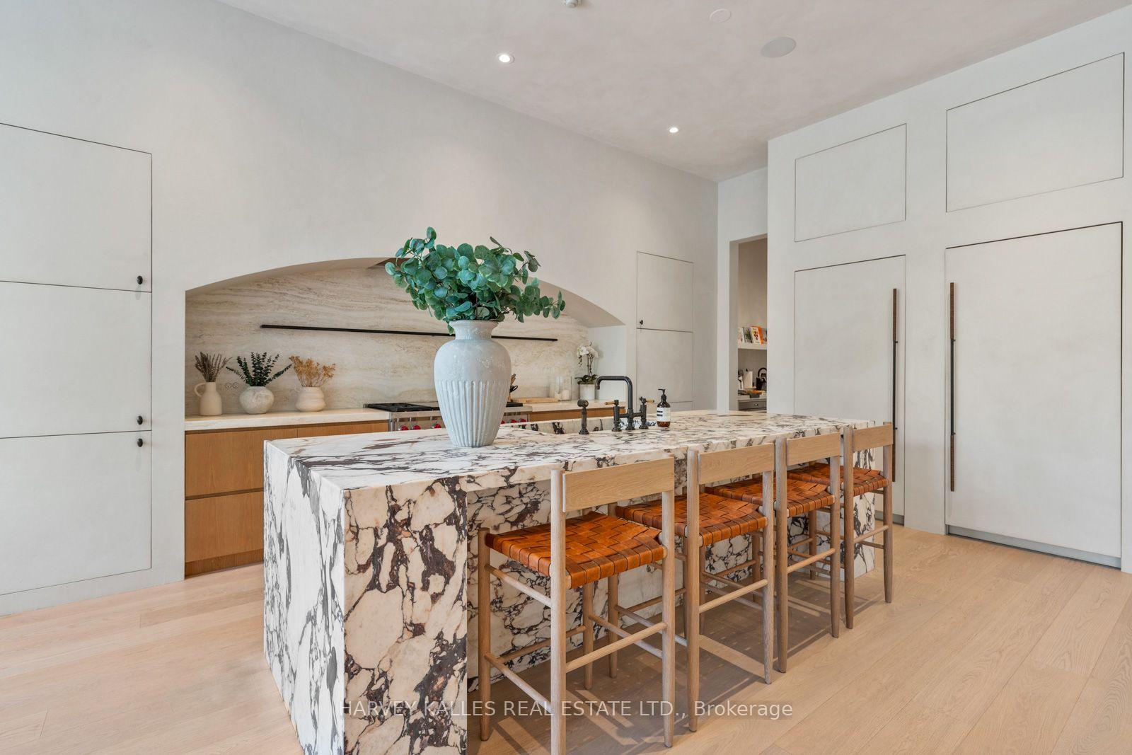 424 Lytton Boulevard, Toronto