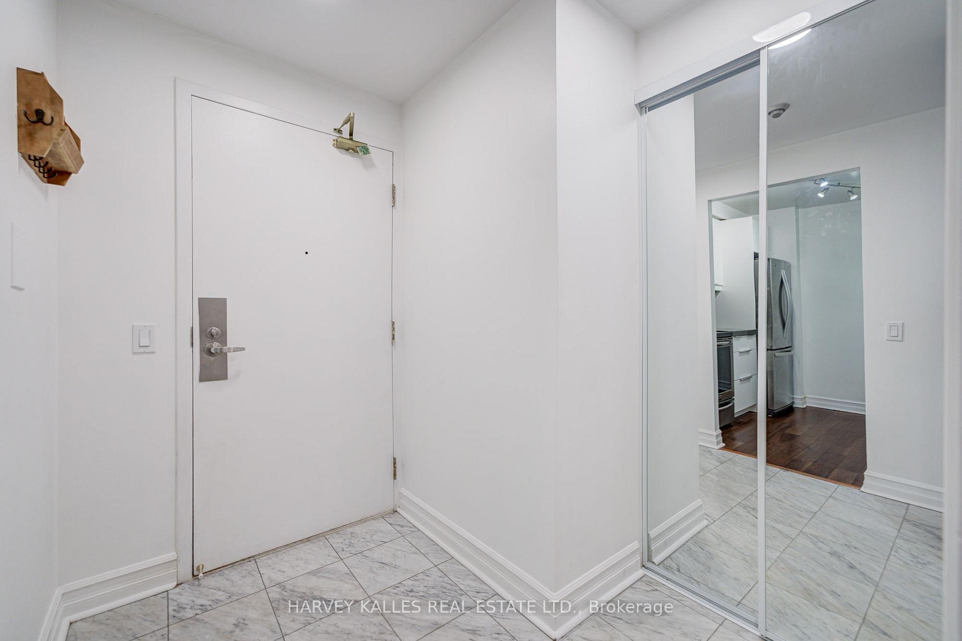 5 Rosehill Avenue 910, Toronto Unit: 910