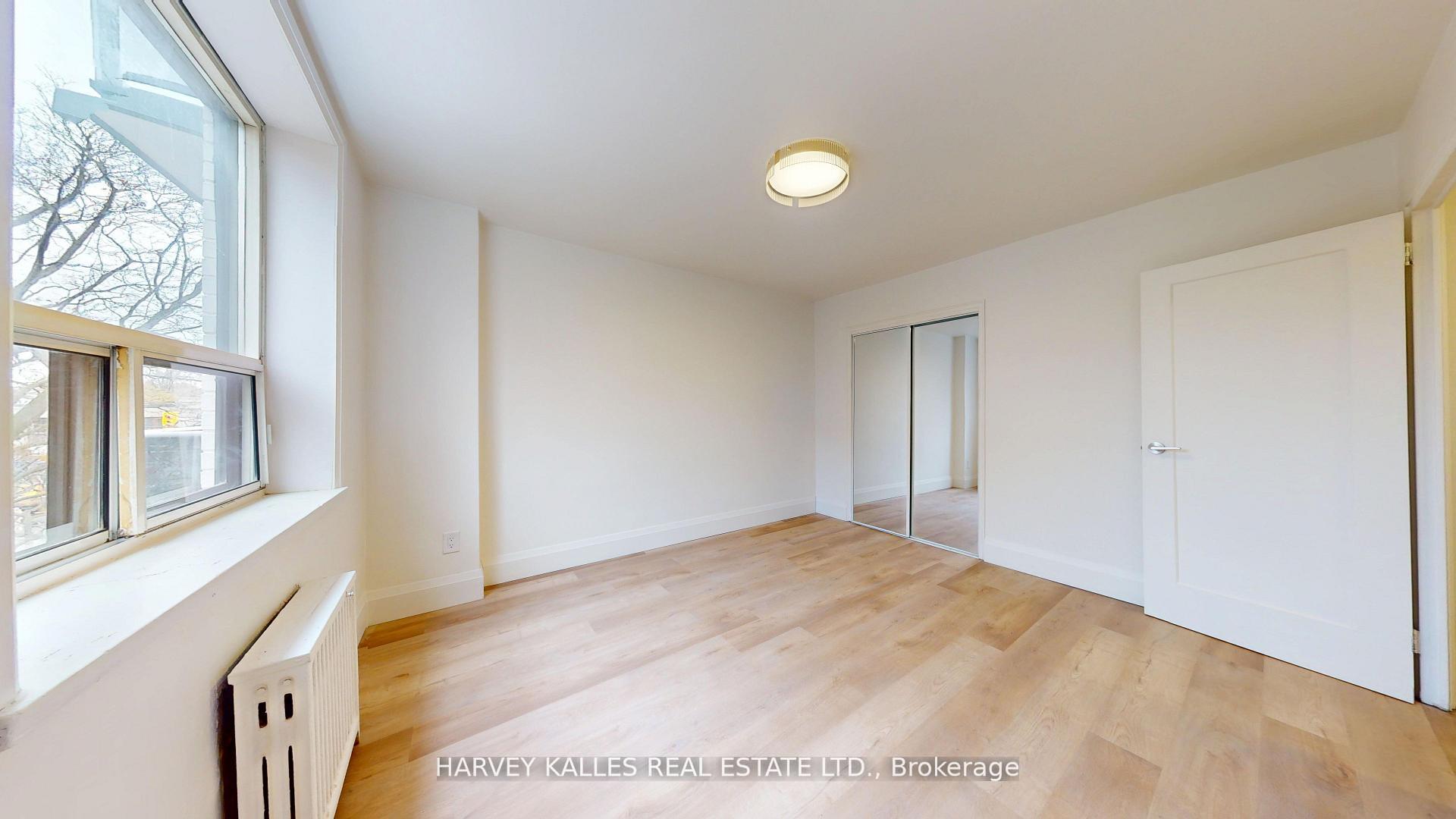 1 Marquette Avenue 13, Toronto Unit: 13