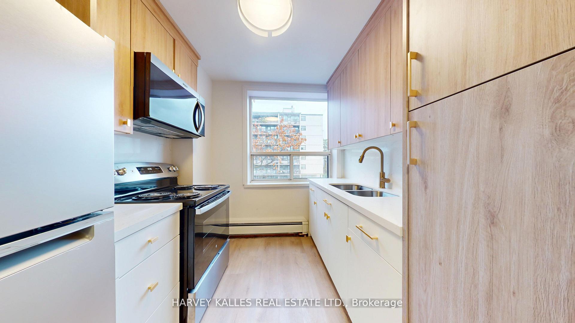 1 Marquette Avenue 13, Toronto Unit: 13