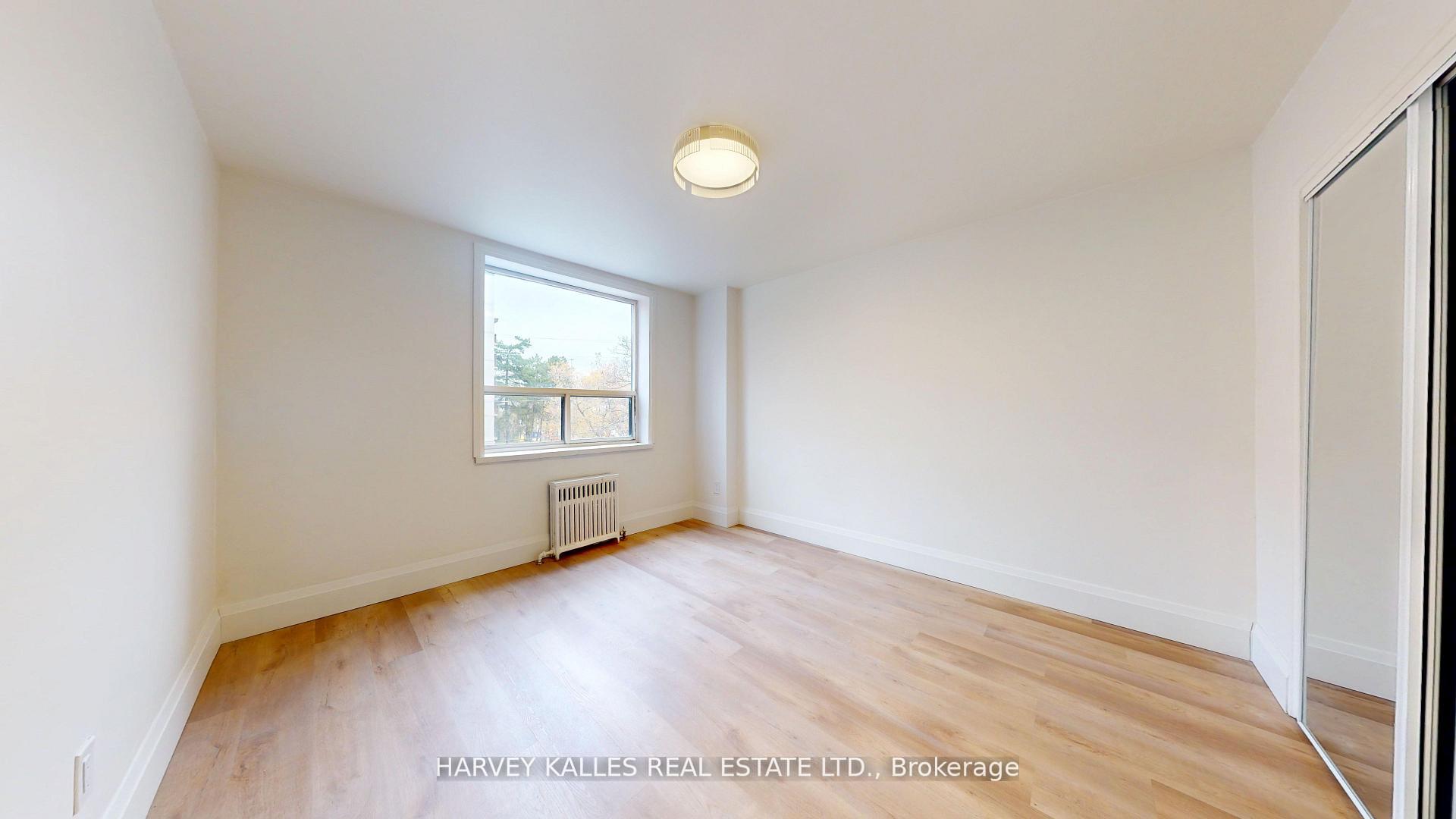 1 Marquette Avenue 13, Toronto Unit: 13