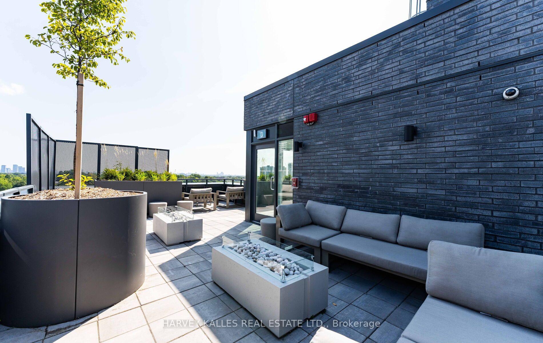8 Manor Road W 807, Toronto Unit: 807