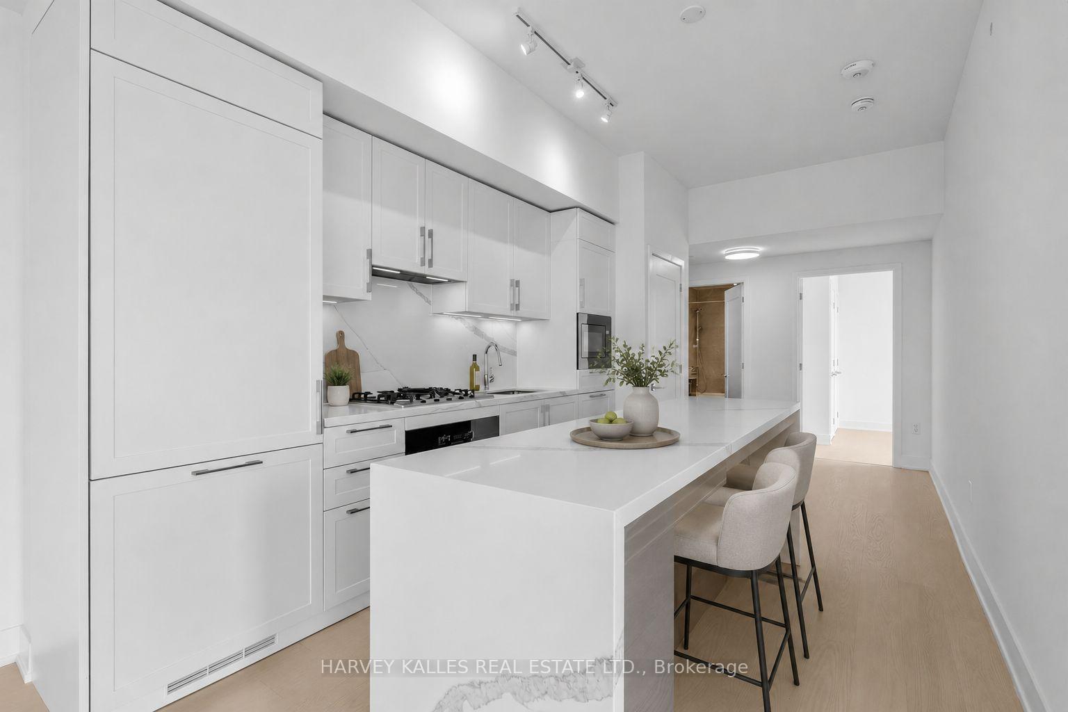8 Manor Road W 807, Toronto Unit: 807