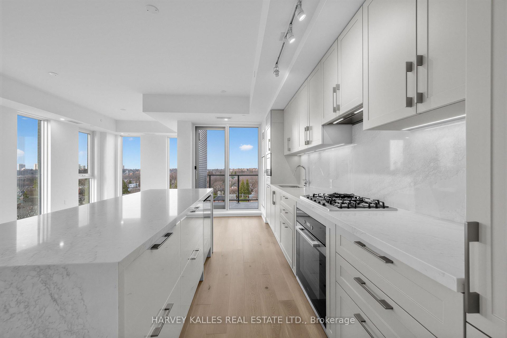 8 Manor Road W LPH4, Toronto Unit: LPH4