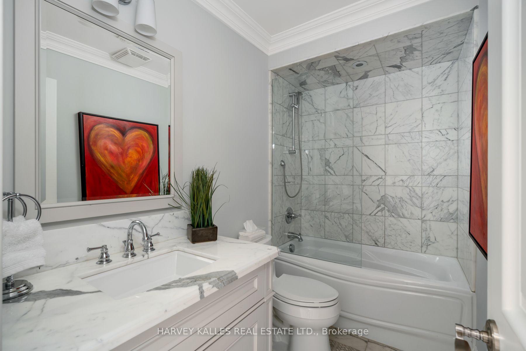 319 Lonsdale Road N 2D, Toronto Unit: 2D