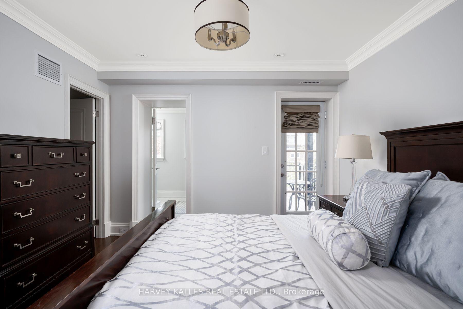 319 Lonsdale Road N 2D, Toronto Unit: 2D