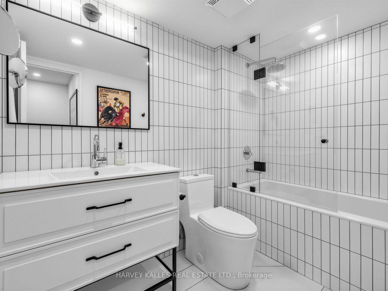 349 St. Clair Avenue W 404, Toronto Unit: 404