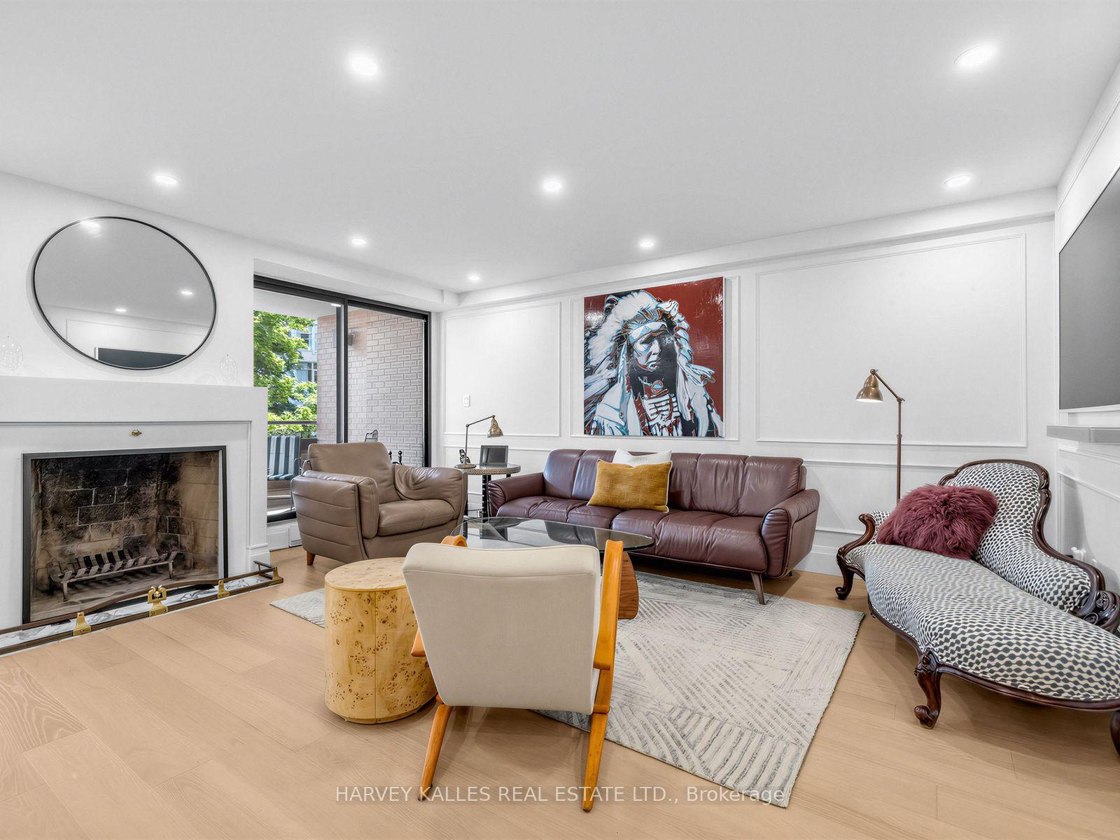 349 St. Clair Avenue W 404, Toronto Unit: 404