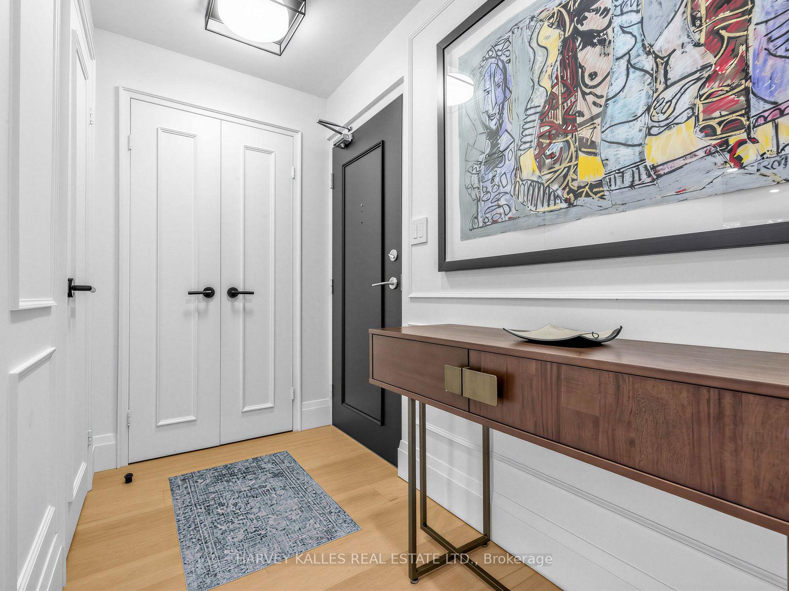 349 St. Clair Avenue W 404, Toronto Unit: 404