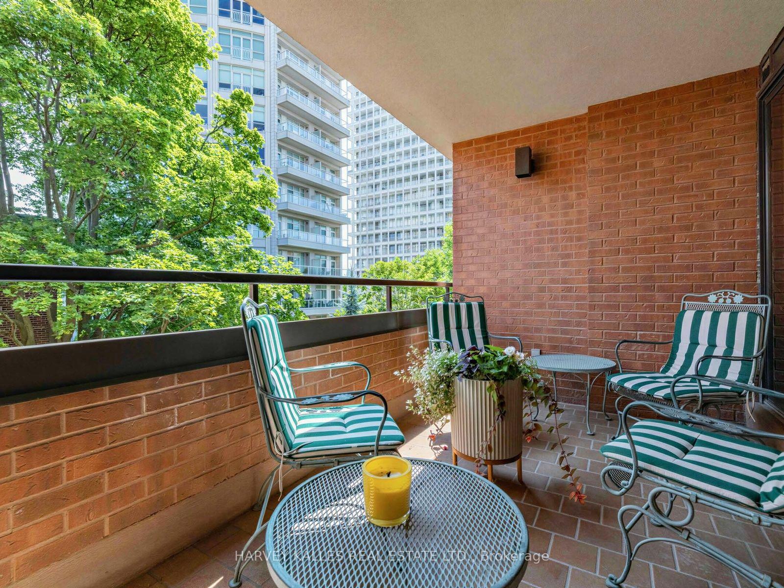 349 St. Clair Avenue W 404, Toronto Unit: 404