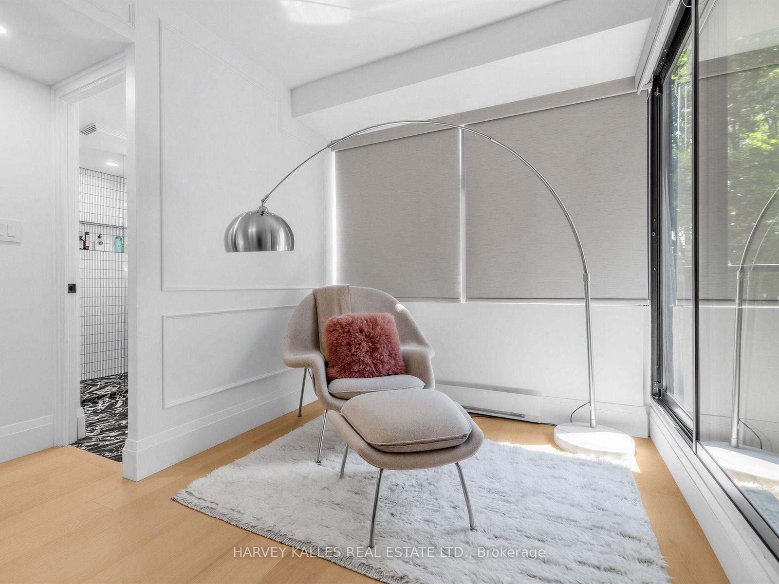 349 St. Clair Avenue W 404, Toronto Unit: 404
