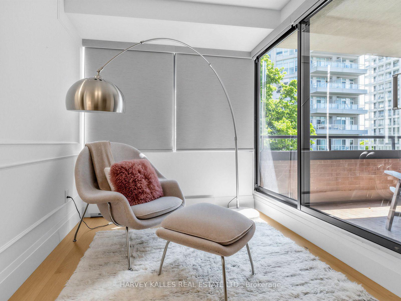 349 St. Clair Avenue W 404, Toronto Unit: 404