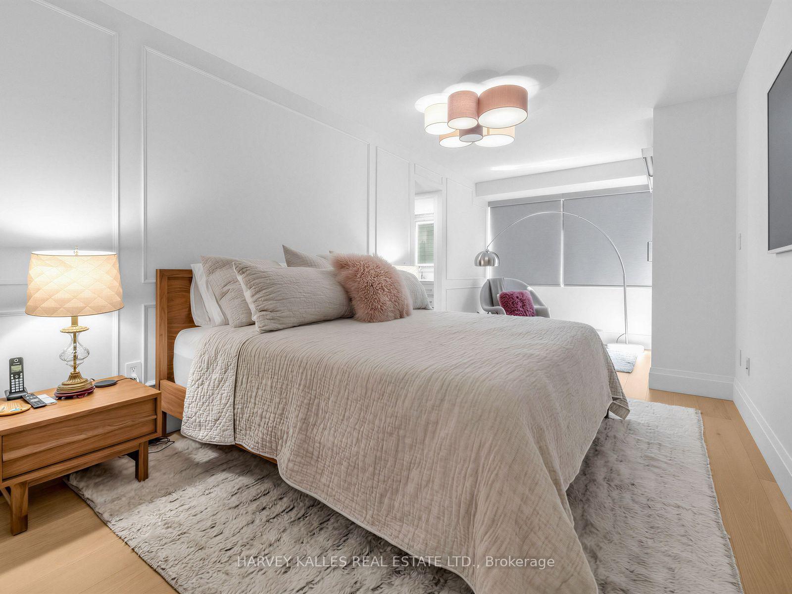 349 St. Clair Avenue W 404, Toronto Unit: 404