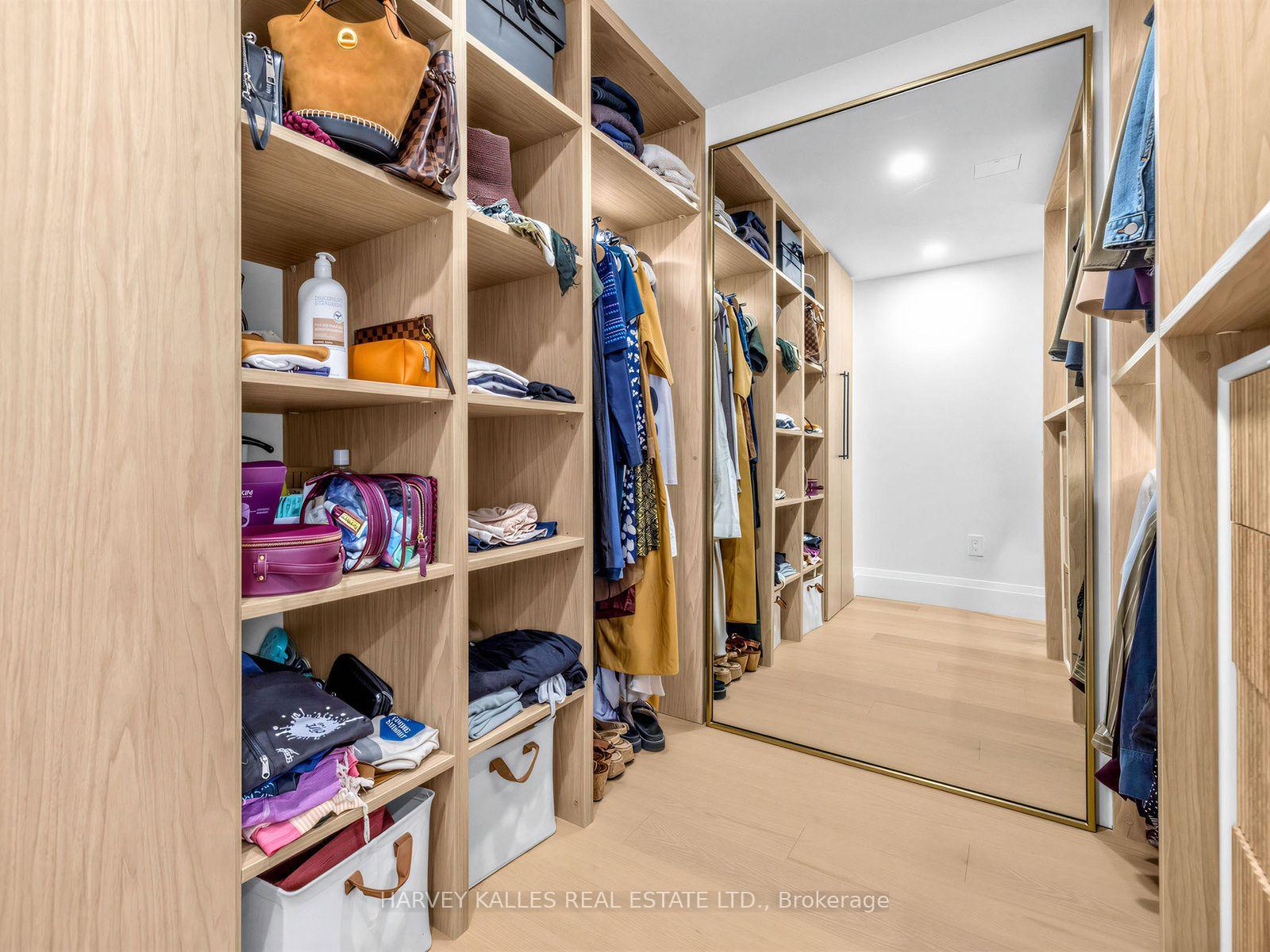 349 St. Clair Avenue W 404, Toronto Unit: 404