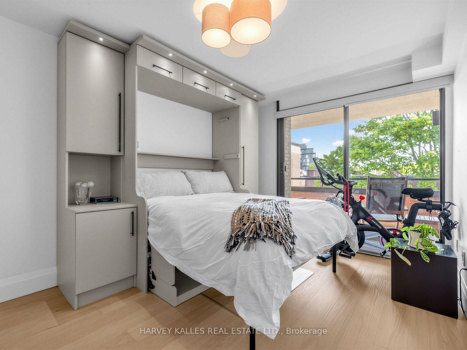 349 St. Clair Avenue W 404, Toronto Unit: 404