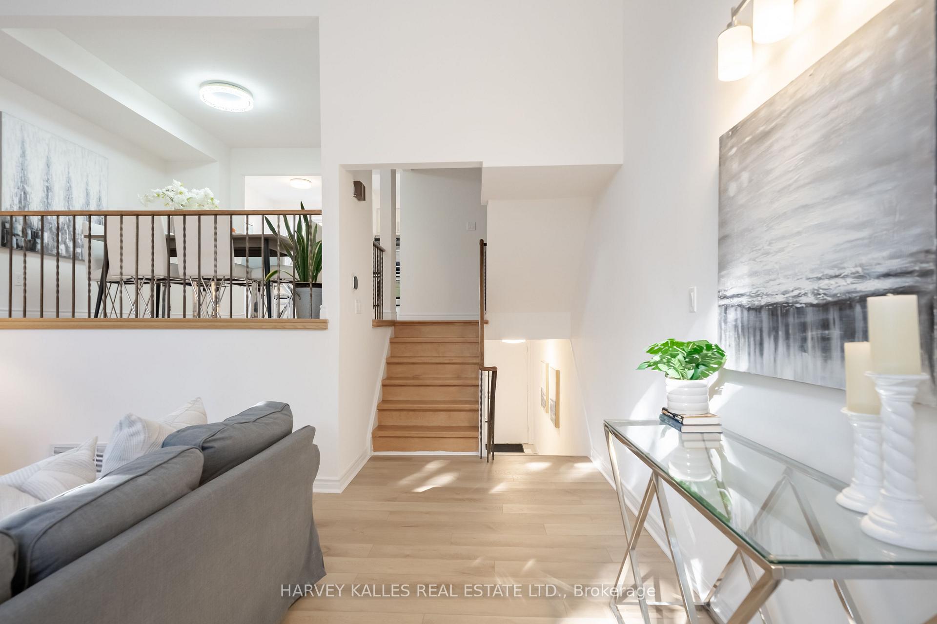 102 Jenny Wren Way, Toronto