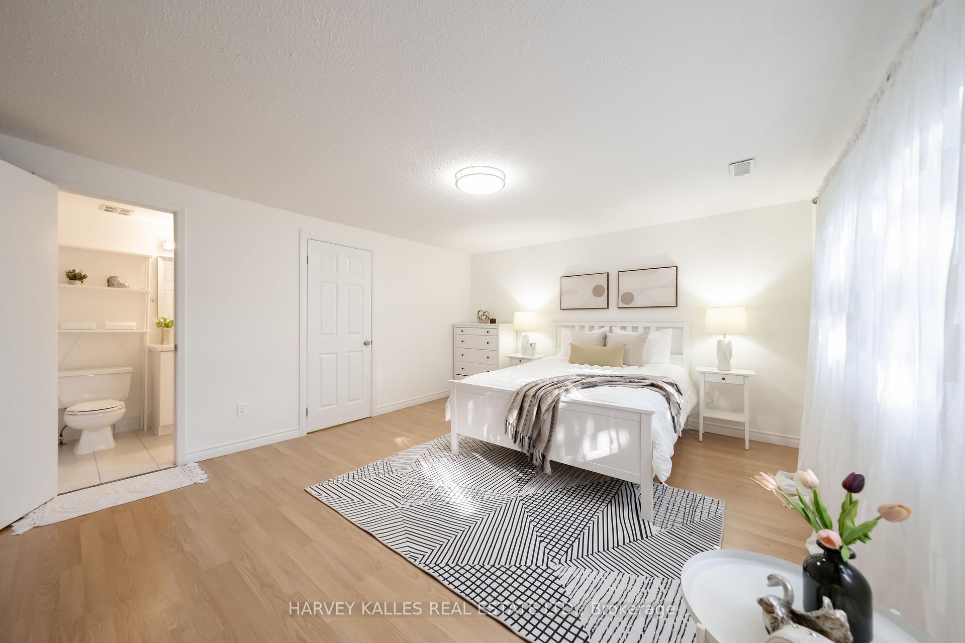 102 Jenny Wren Way, Toronto