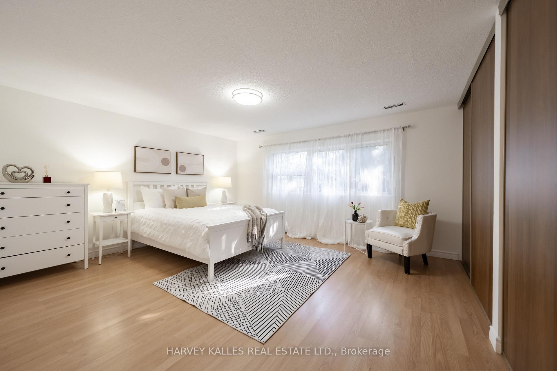 102 Jenny Wren Way, Toronto