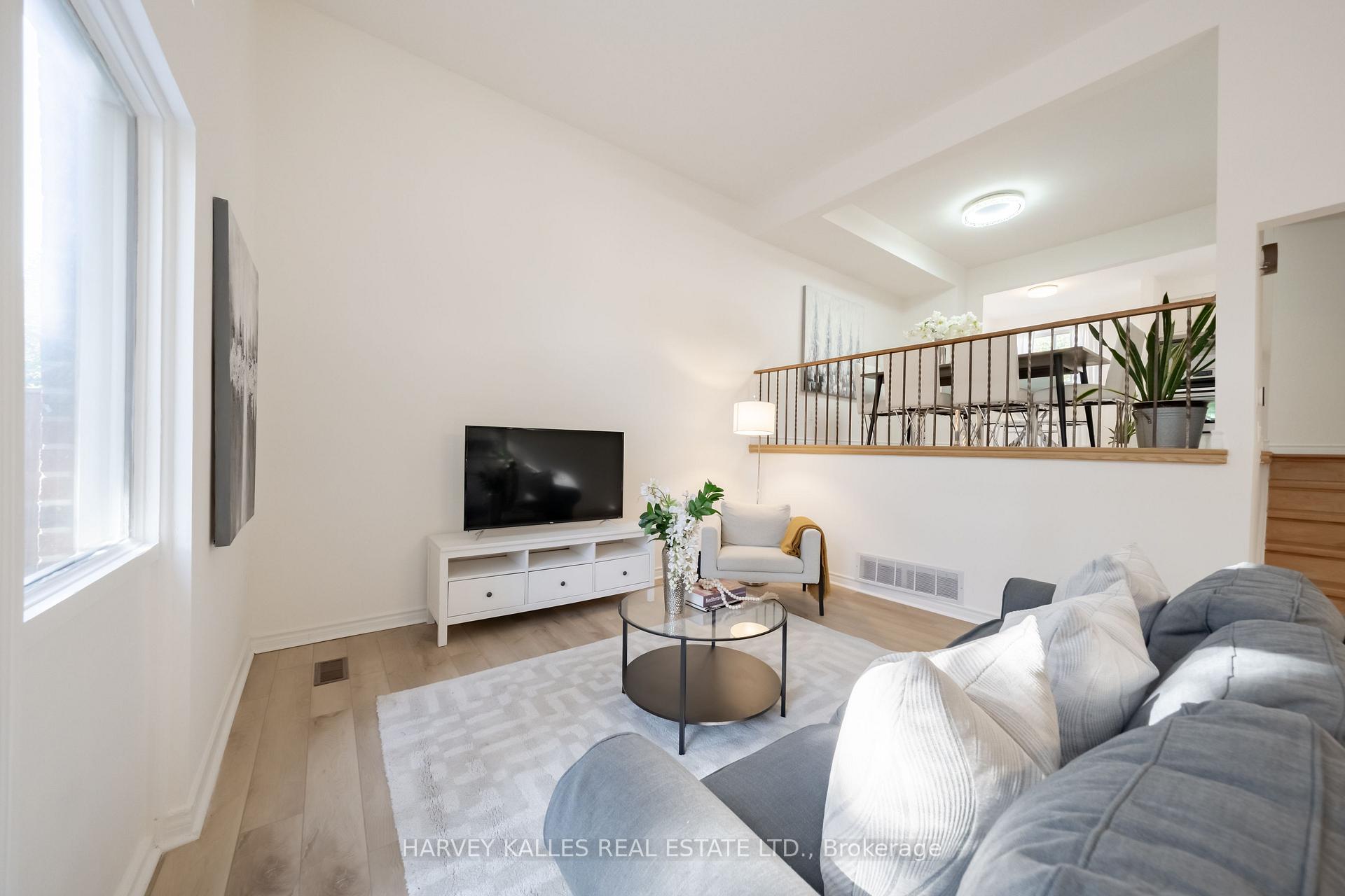 102 Jenny Wren Way, Toronto