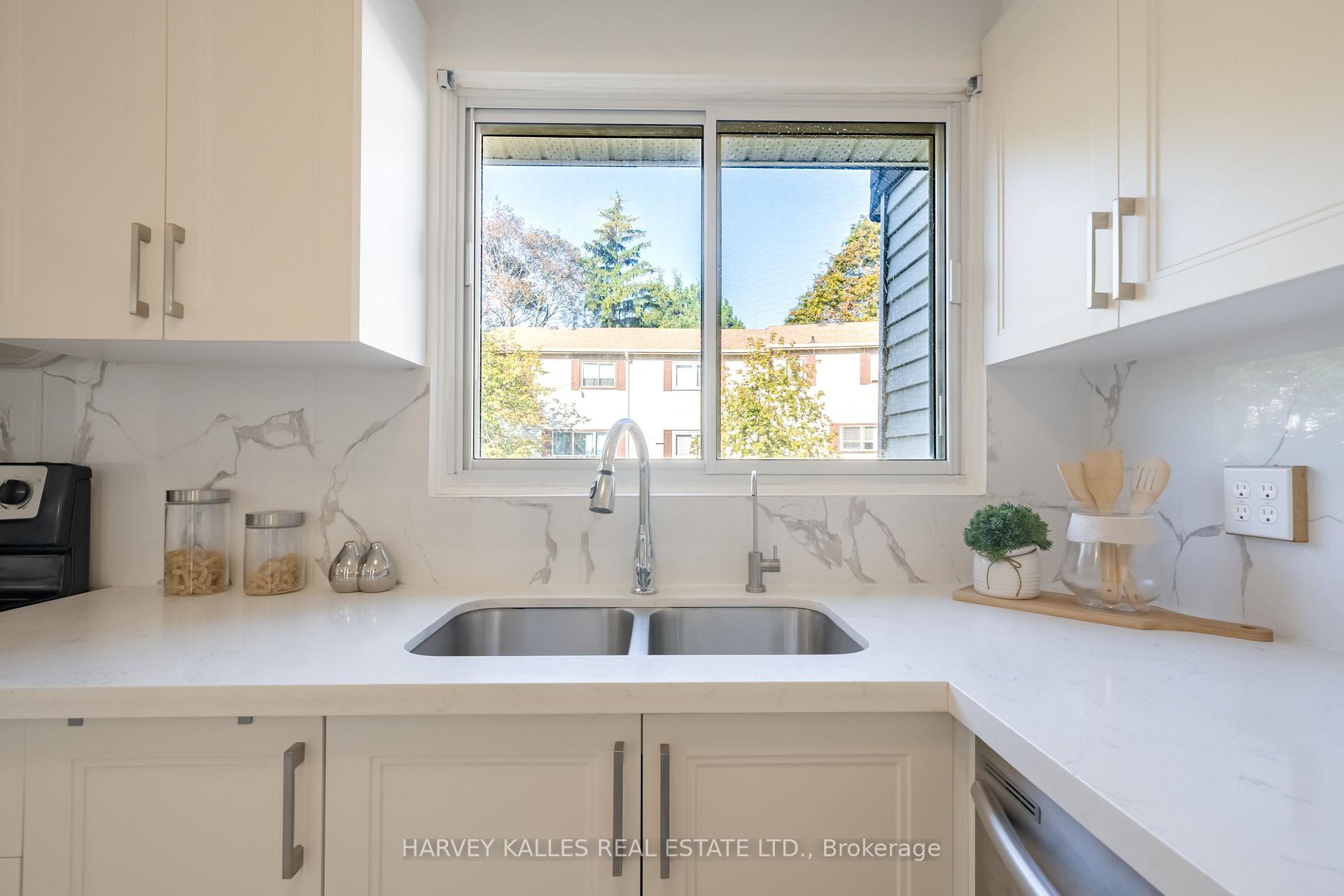 102 Jenny Wren Way, Toronto