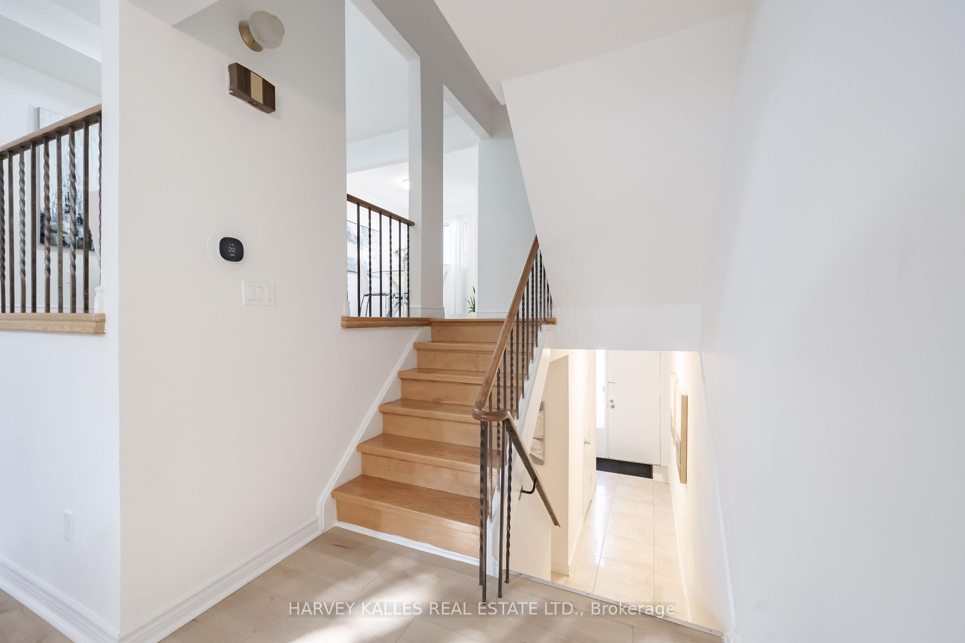102 Jenny Wren Way, Toronto