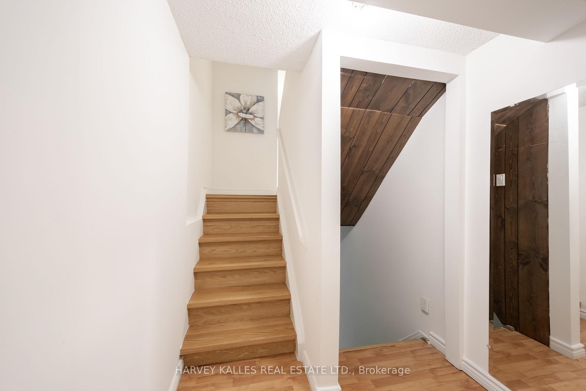 102 Jenny Wren Way, Toronto