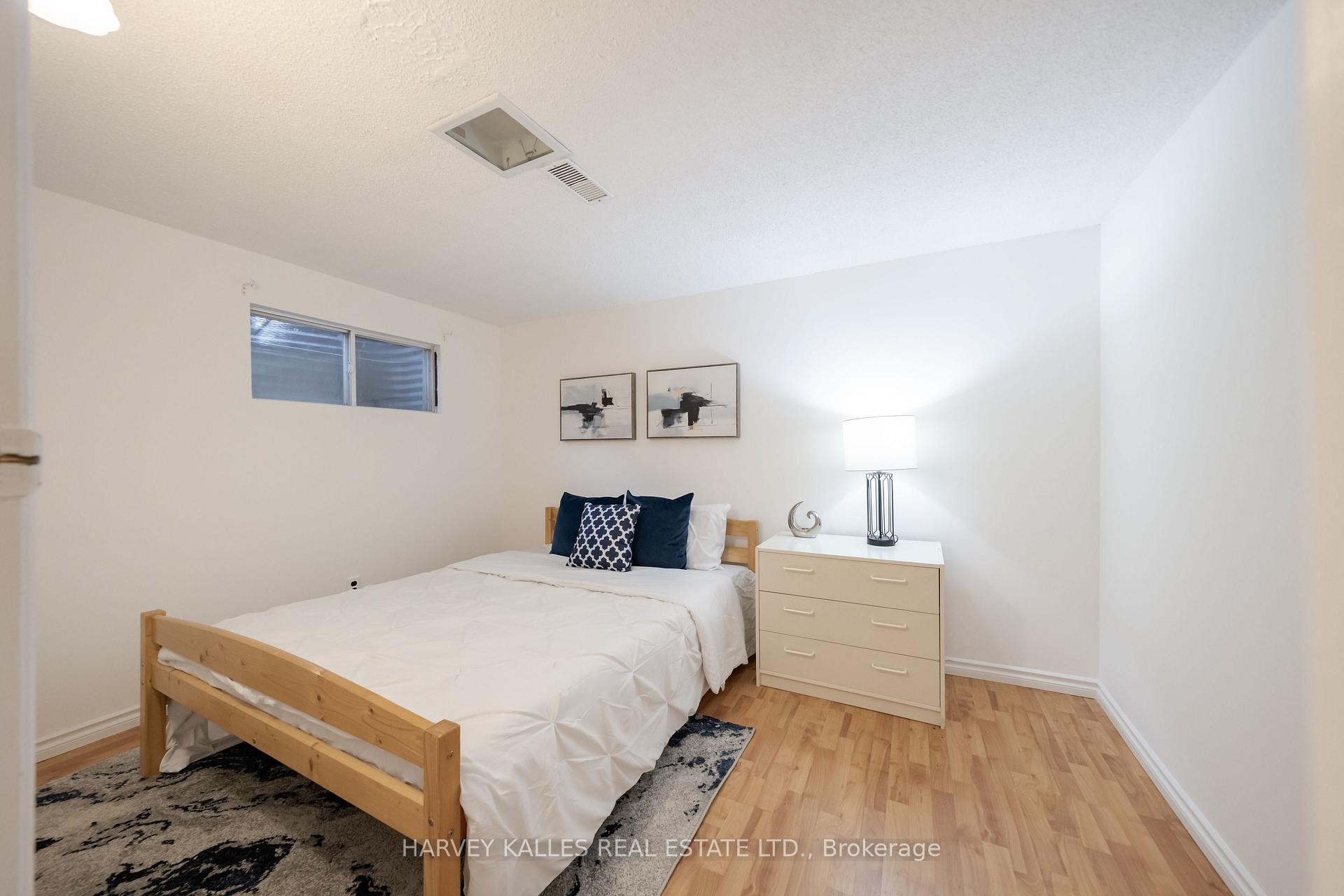 102 Jenny Wren Way, Toronto