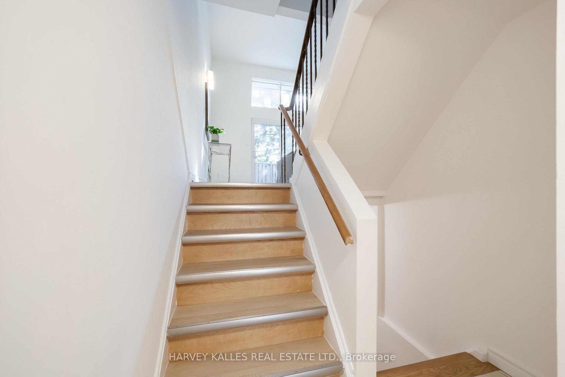 102 Jenny Wren Way, Toronto