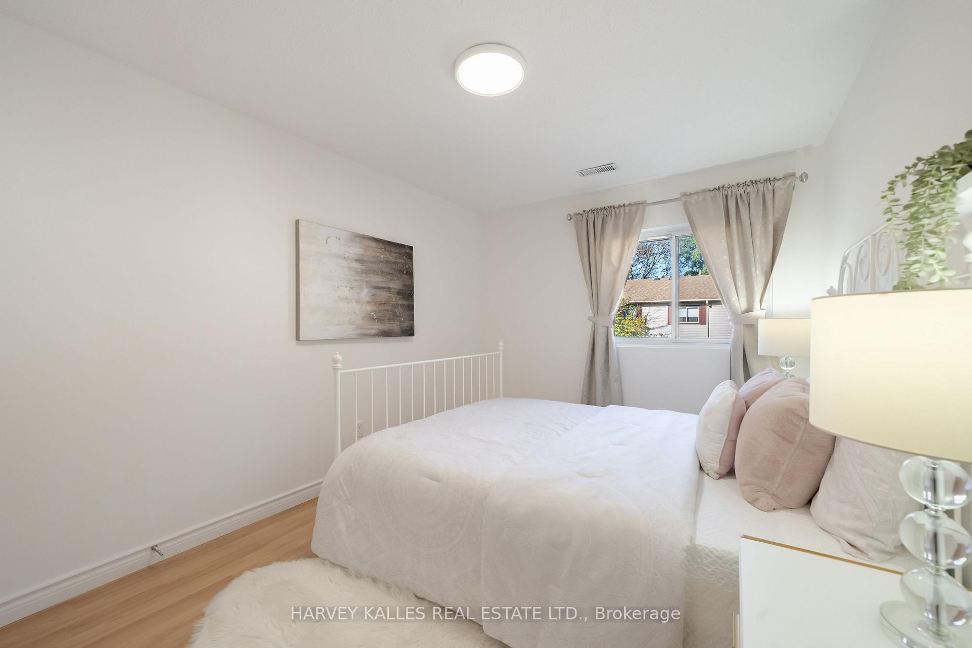 102 Jenny Wren Way, Toronto