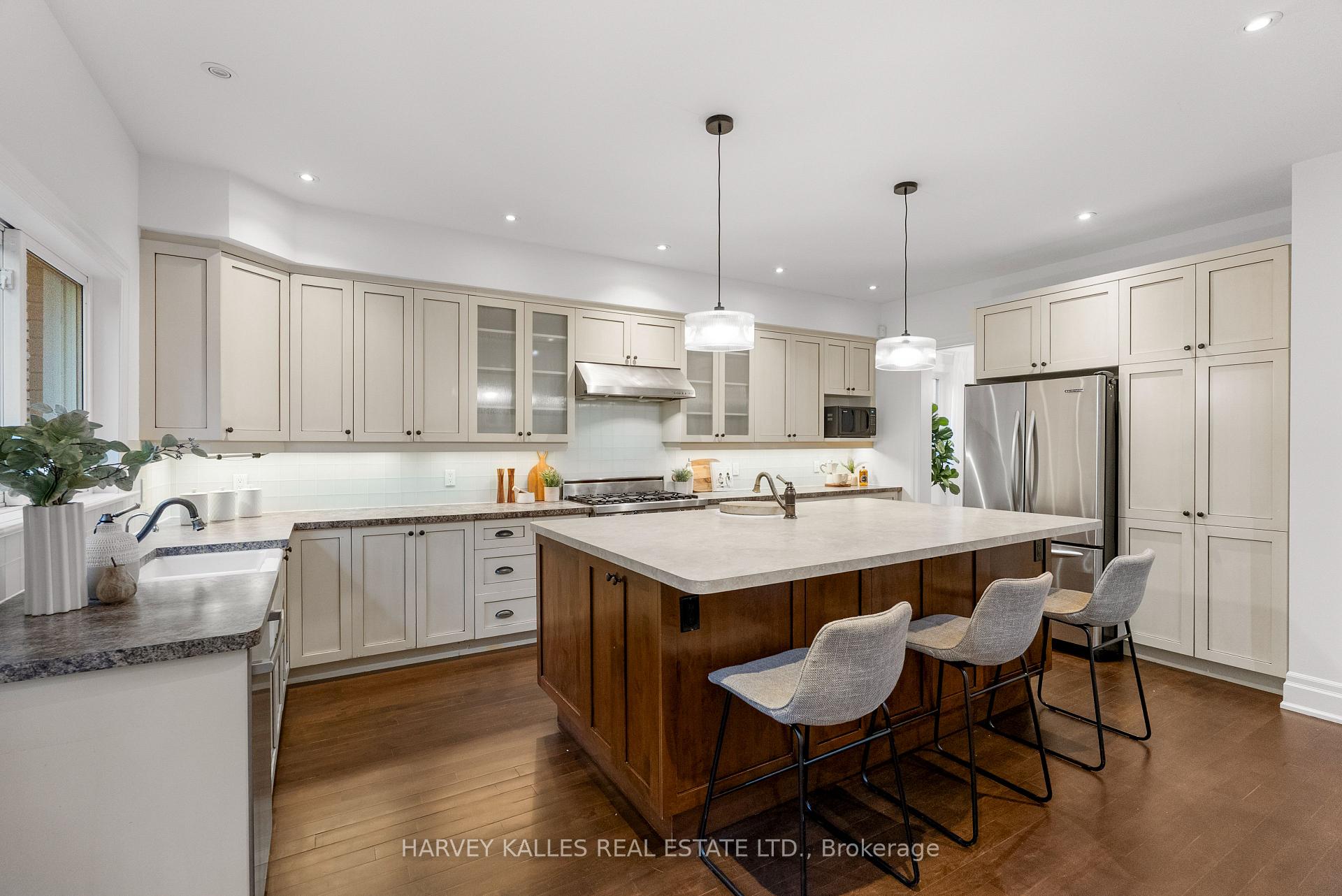 121 Johnston Avenue, Toronto